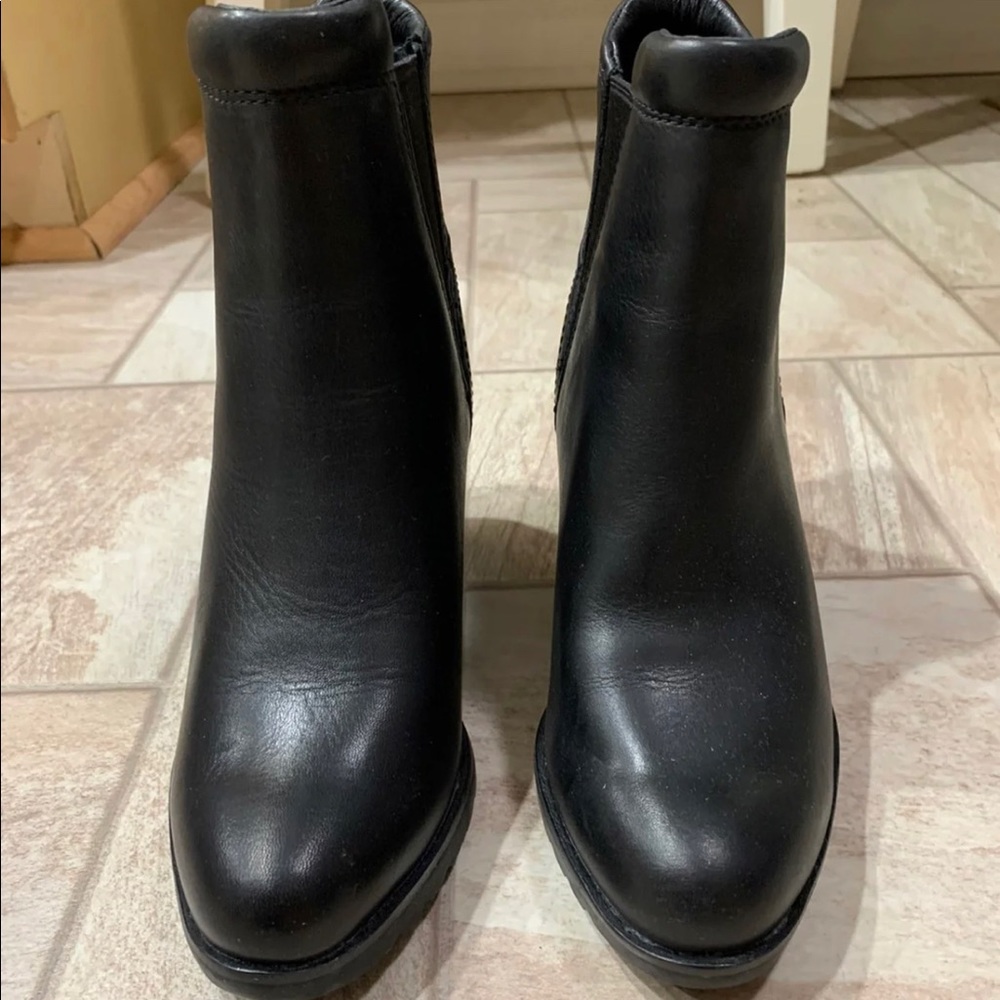 BRAND NEW Sorel waterproof booties